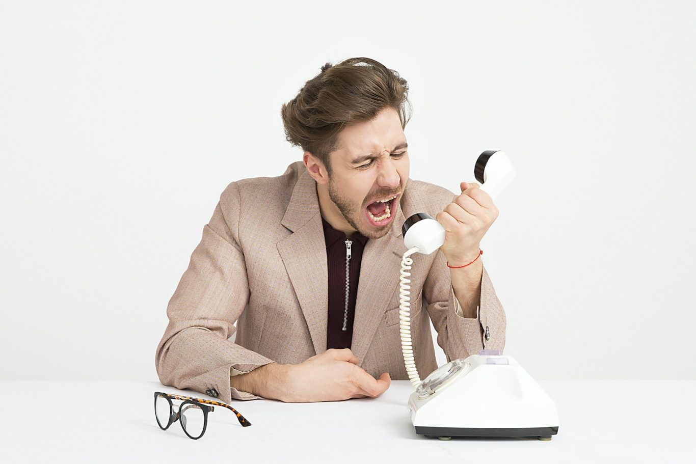 Fragmented communication between customers, brokers, and providers